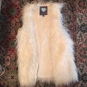 Kendall & Kylie faux white fur vest